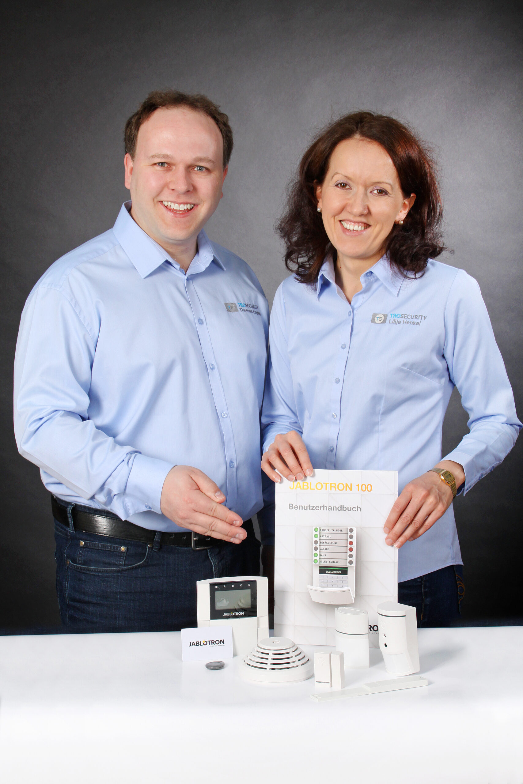 Portrait von Thomas Engels und Lilija Engels, CEO und COO der Firma TROSECURITY<br />
Ihr Unternehmen für Sicherung, Absicherung und Schutz Ihrer Privatgebäude und Unternehmens-Immobilien